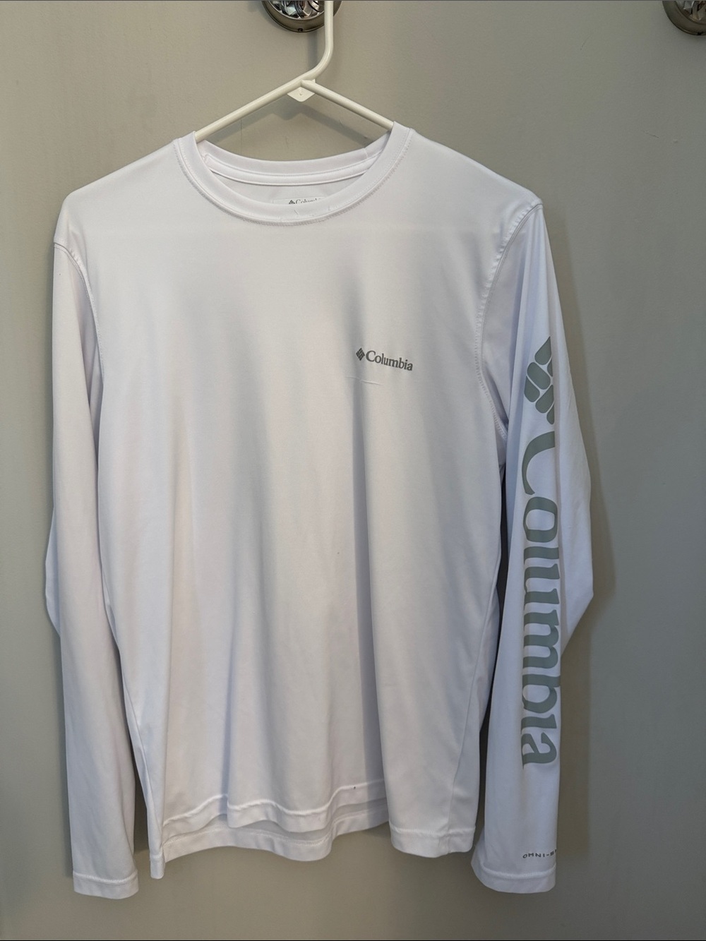 Columbia White Long Sleeve Performance Shirt with Gray Logo Sleeve Print
